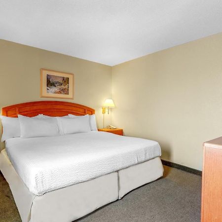 Days Inn By Wyndham Red Deer Exterior photo