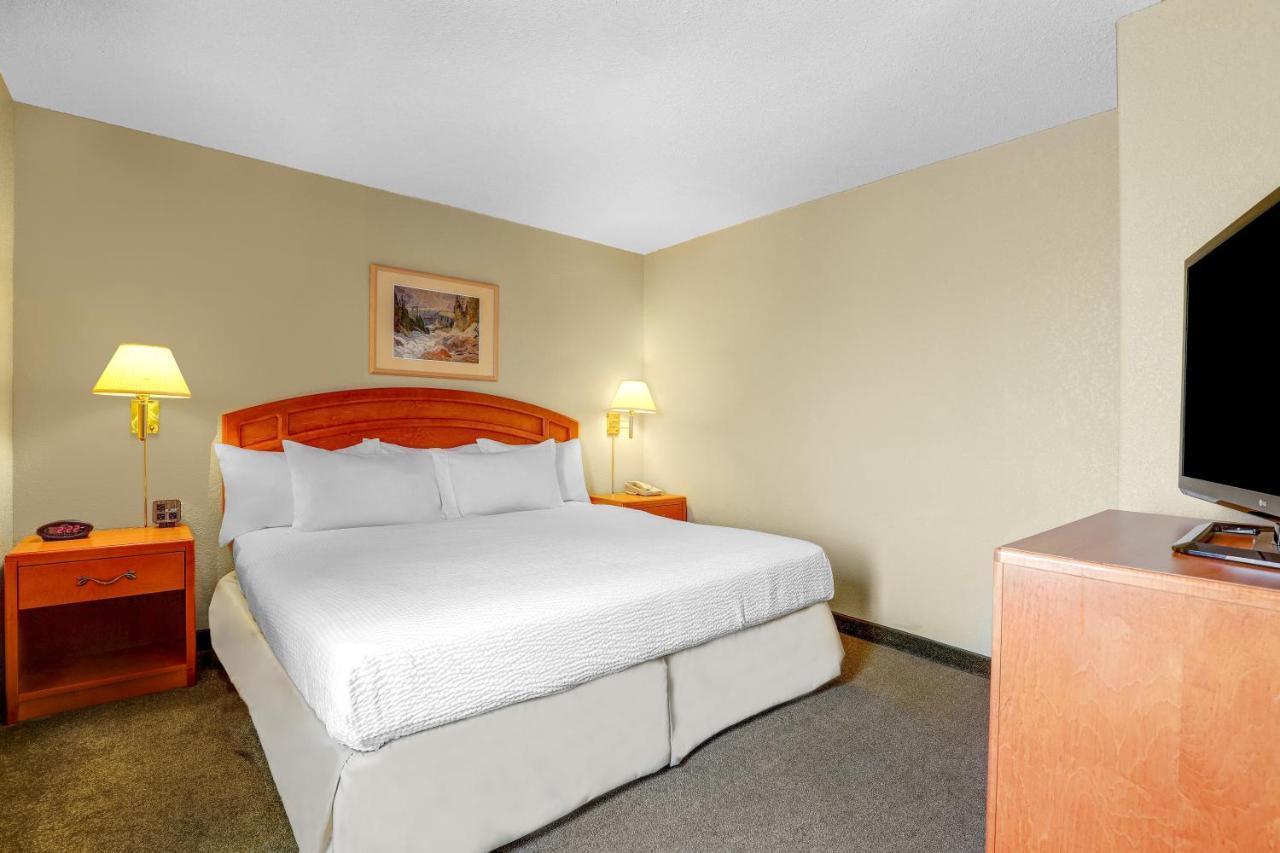 Days Inn By Wyndham Red Deer Exterior photo