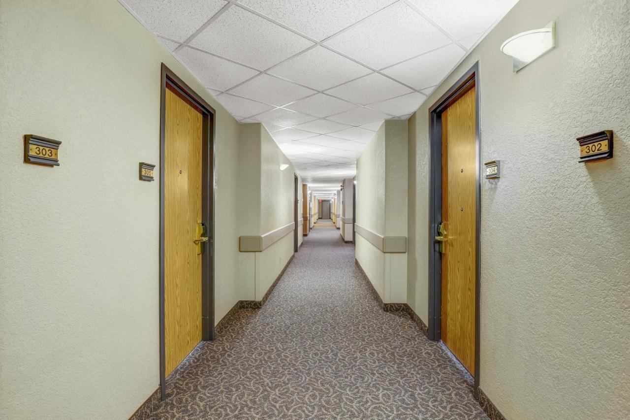 Days Inn By Wyndham Red Deer Exterior photo