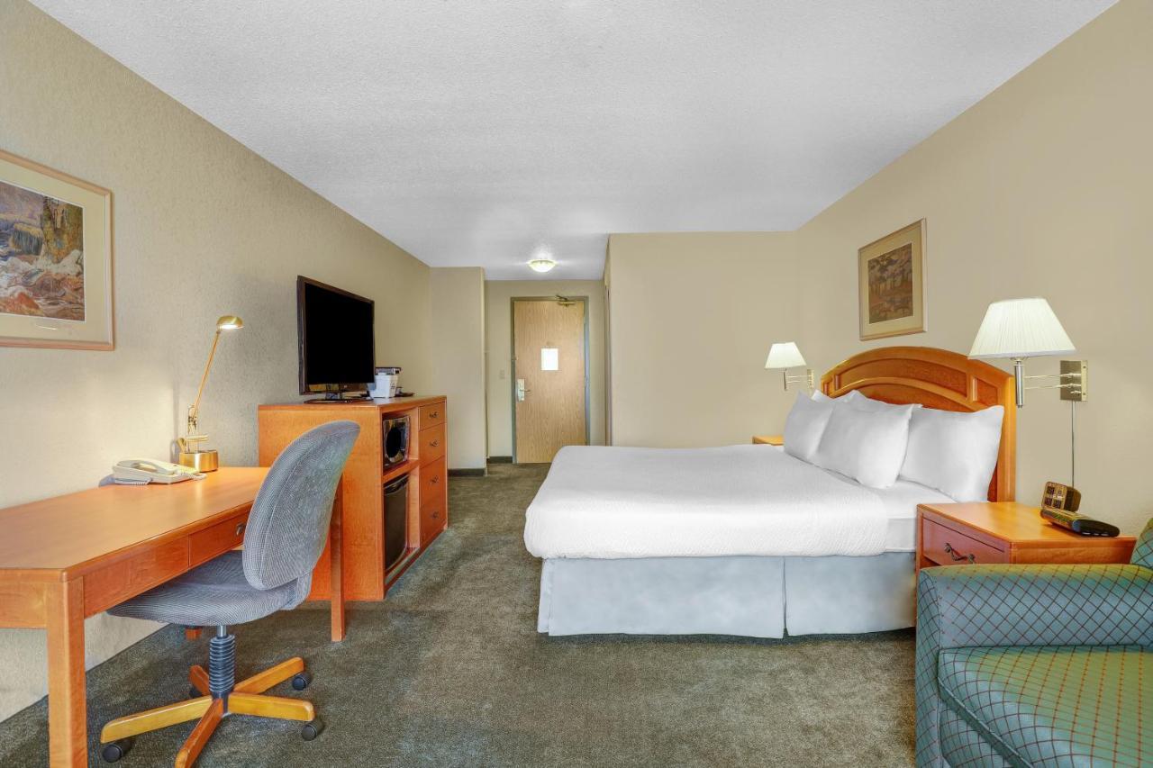 Days Inn By Wyndham Red Deer Exterior photo