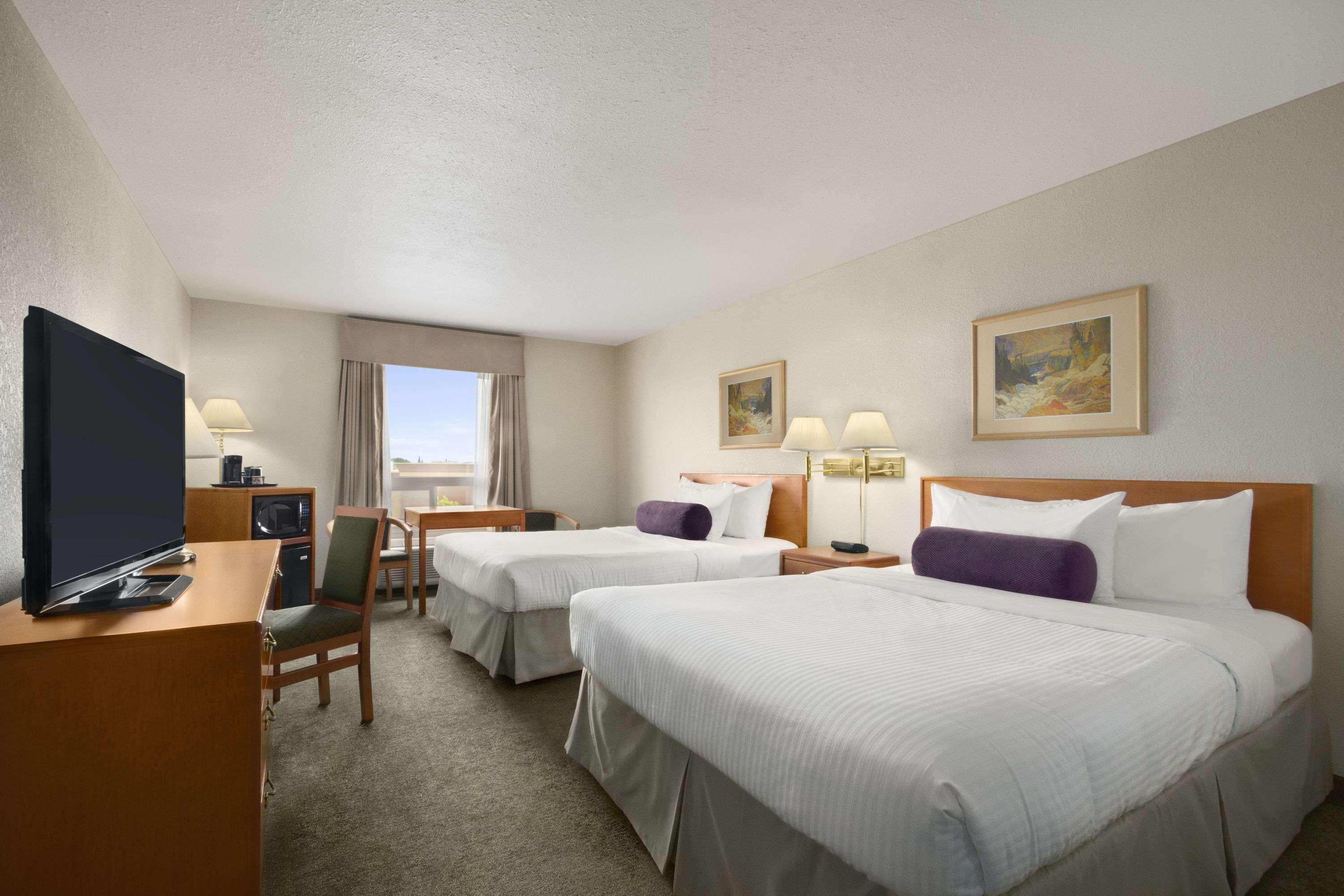 Days Inn By Wyndham Red Deer Exterior photo