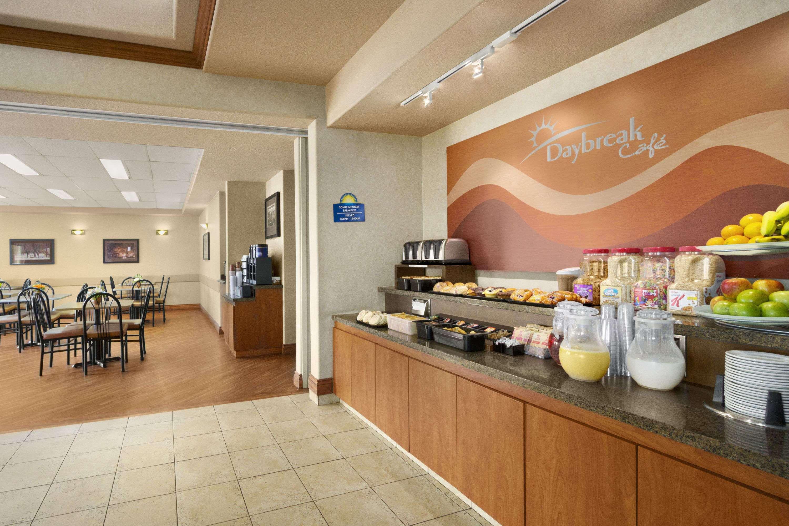 Days Inn By Wyndham Red Deer Exterior photo