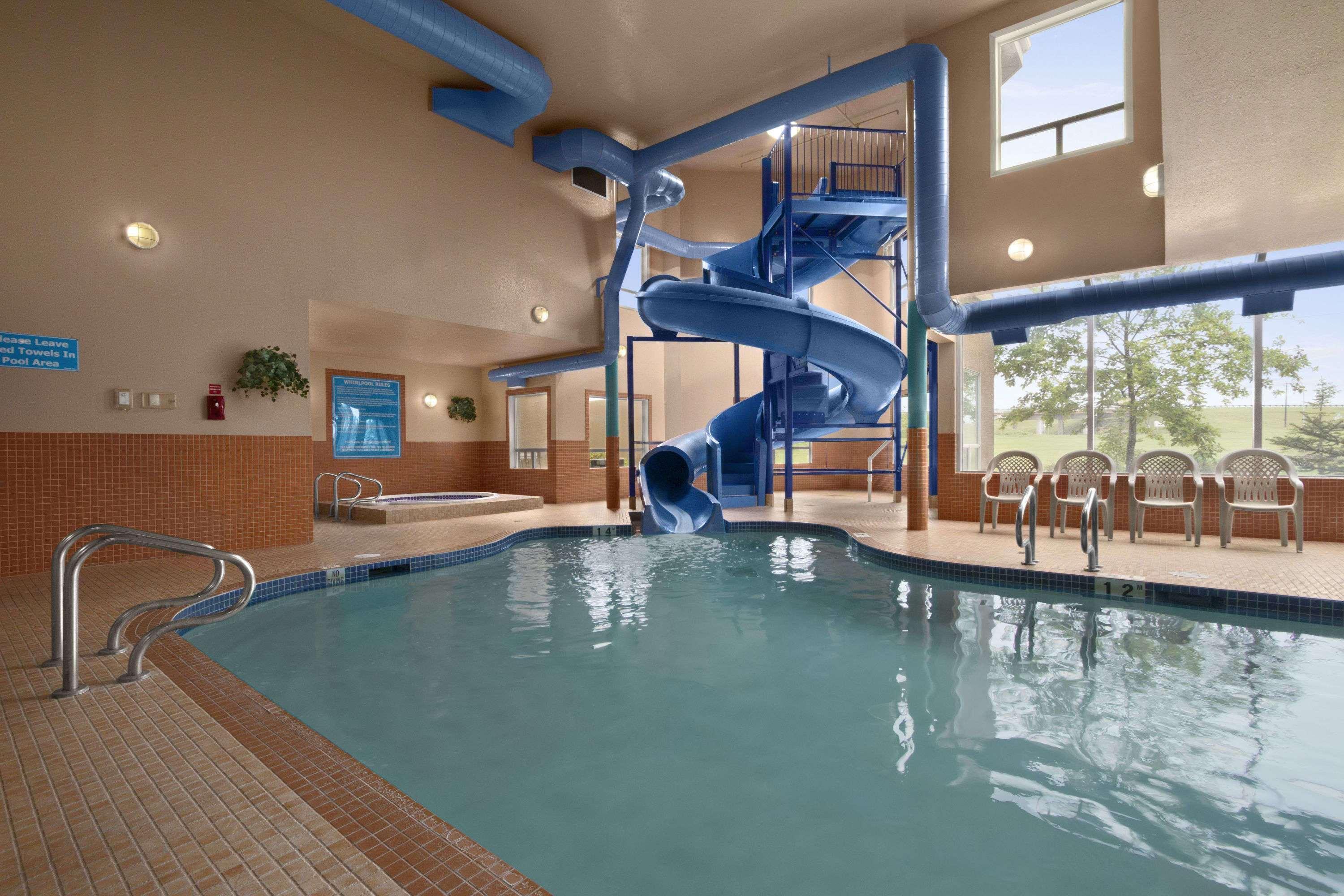 Days Inn By Wyndham Red Deer Exterior photo
