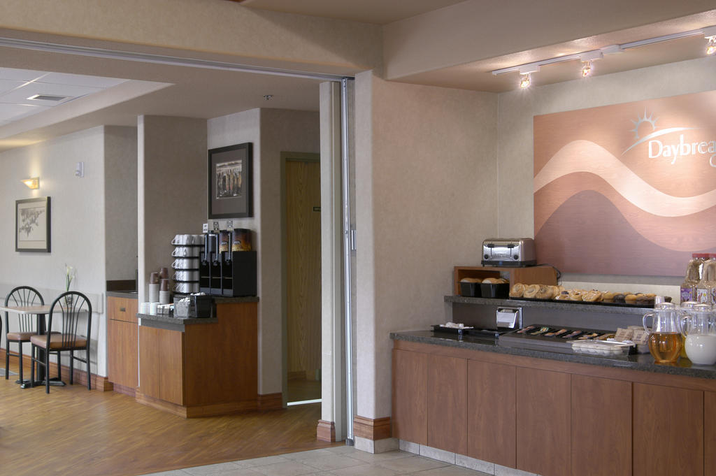 Days Inn By Wyndham Red Deer Exterior photo