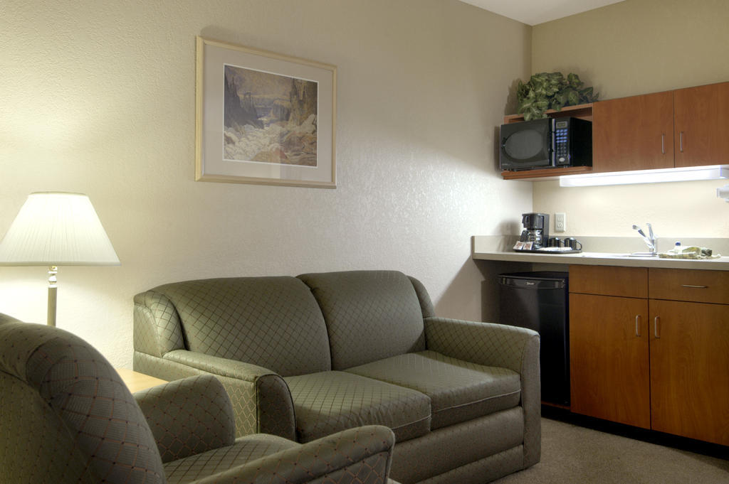 Days Inn By Wyndham Red Deer Room photo