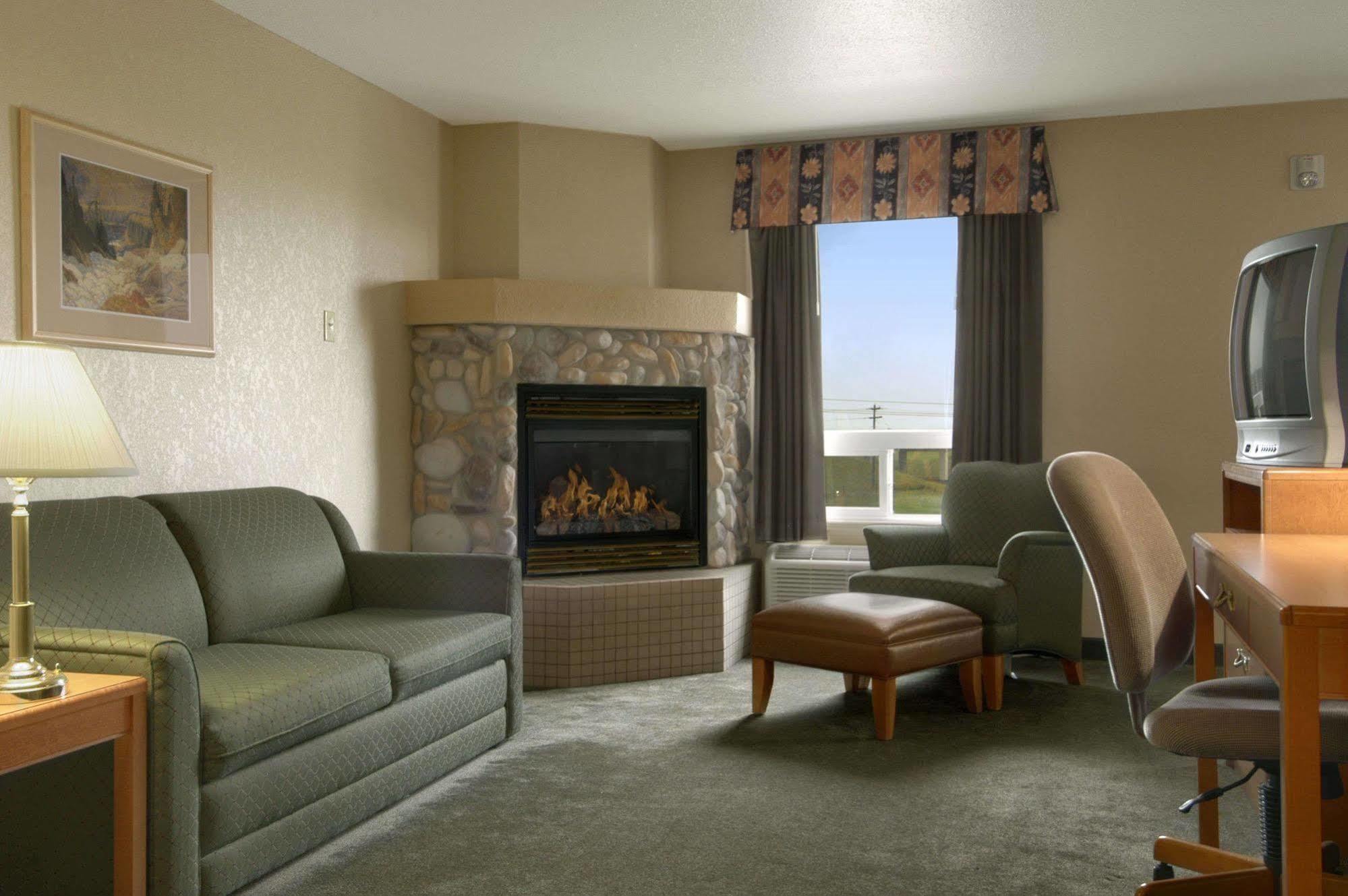 Days Inn By Wyndham Red Deer Room photo
